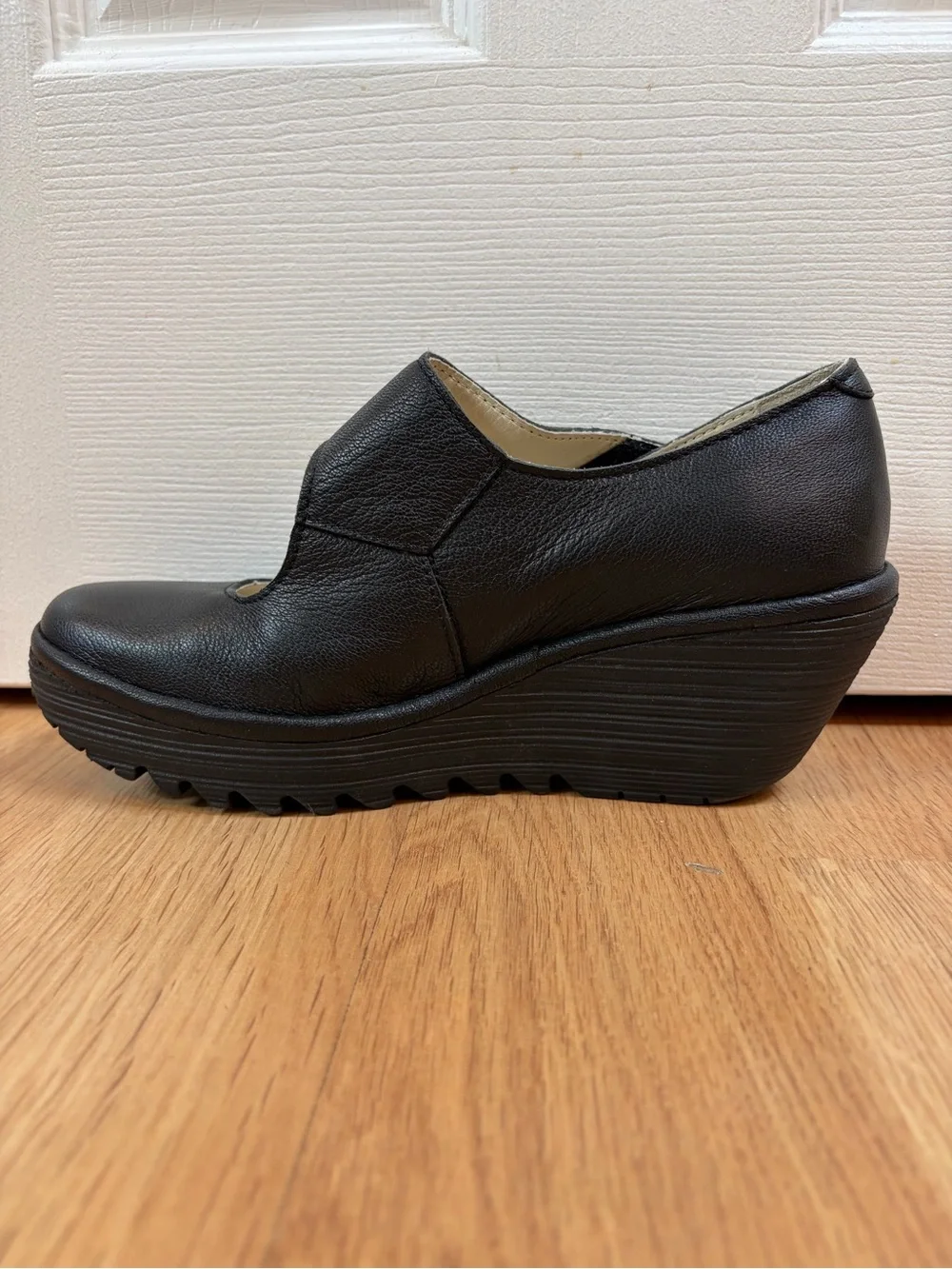 Fly London Black Leather Yasi Wedge Pump  Velcro Mary Jane Size 39 (8/8.5)